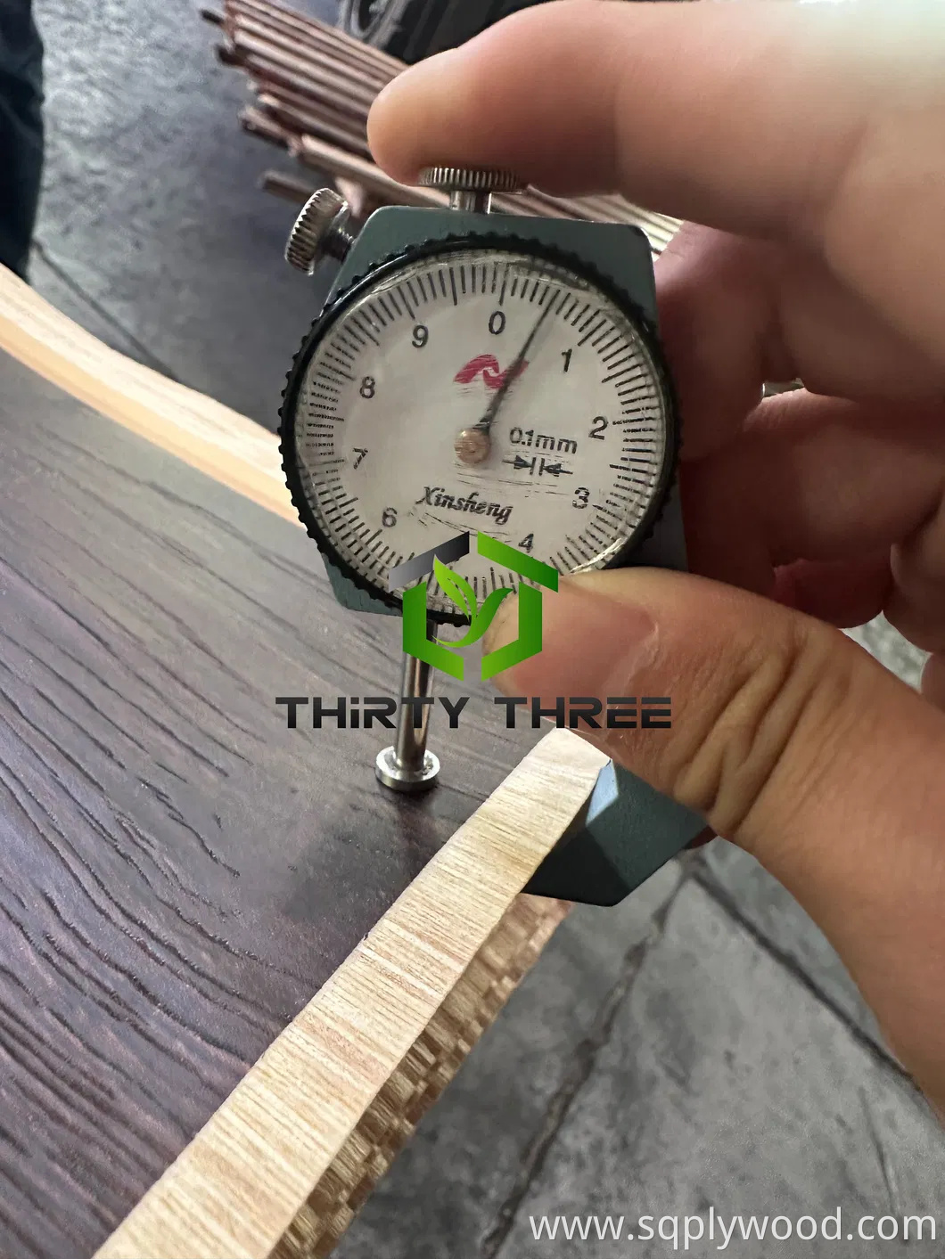 1.5mm Furniture Grade Melamine Faced Plywood Synchronized Recon Plywood for Furniture